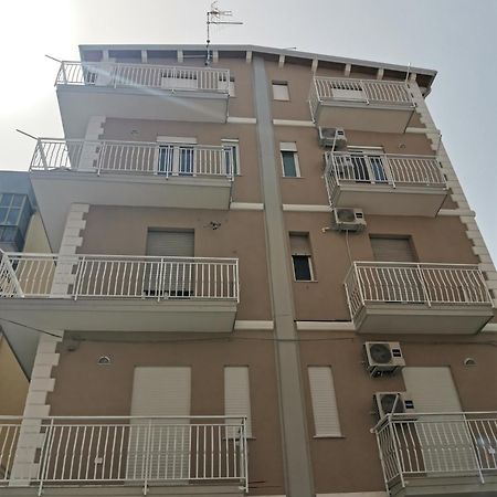 Palazzo Buscema - Appartamenti & Residence Crotone Extérieur photo