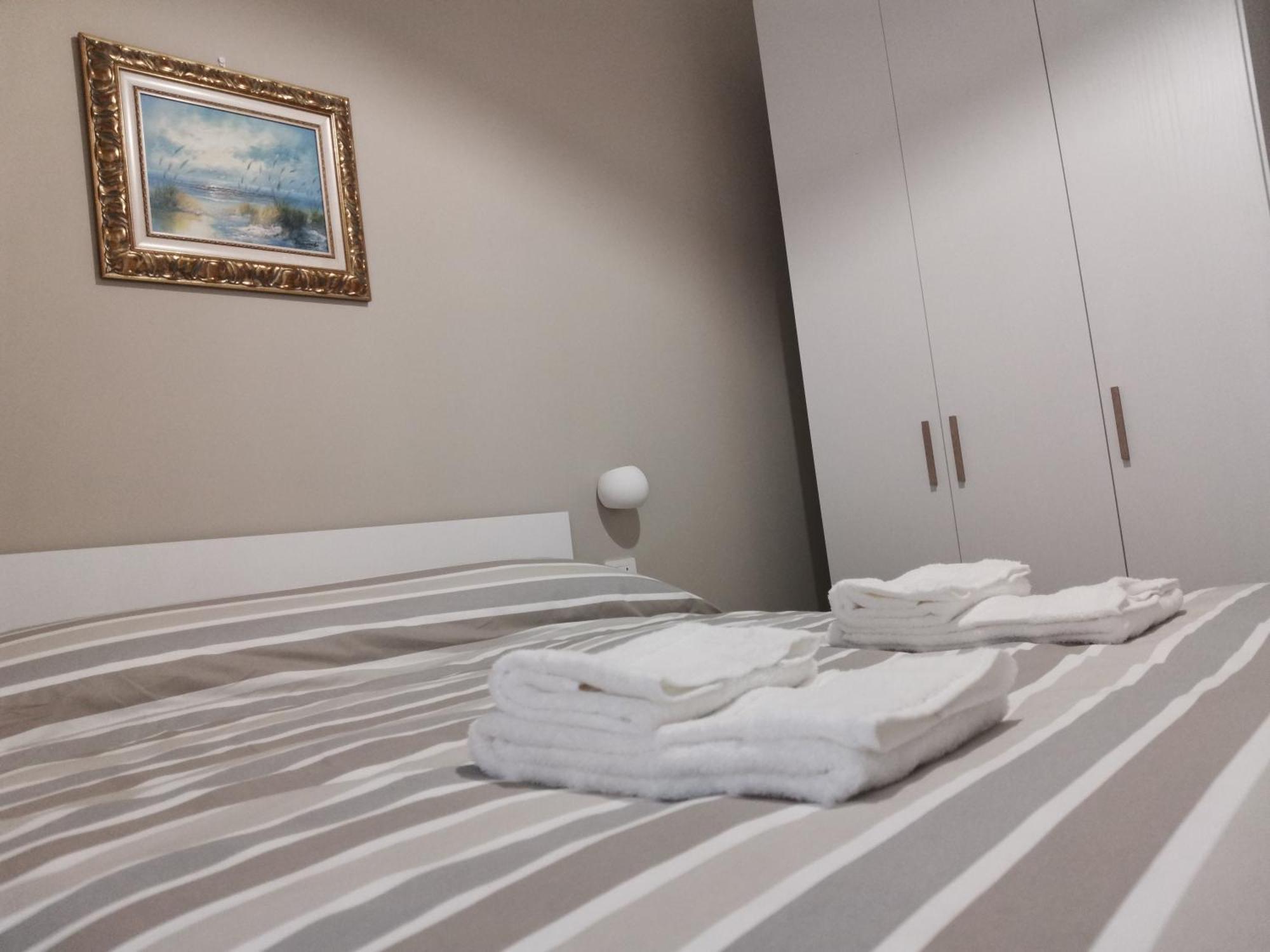 Palazzo Buscema - Appartamenti & Residence Crotone Extérieur photo