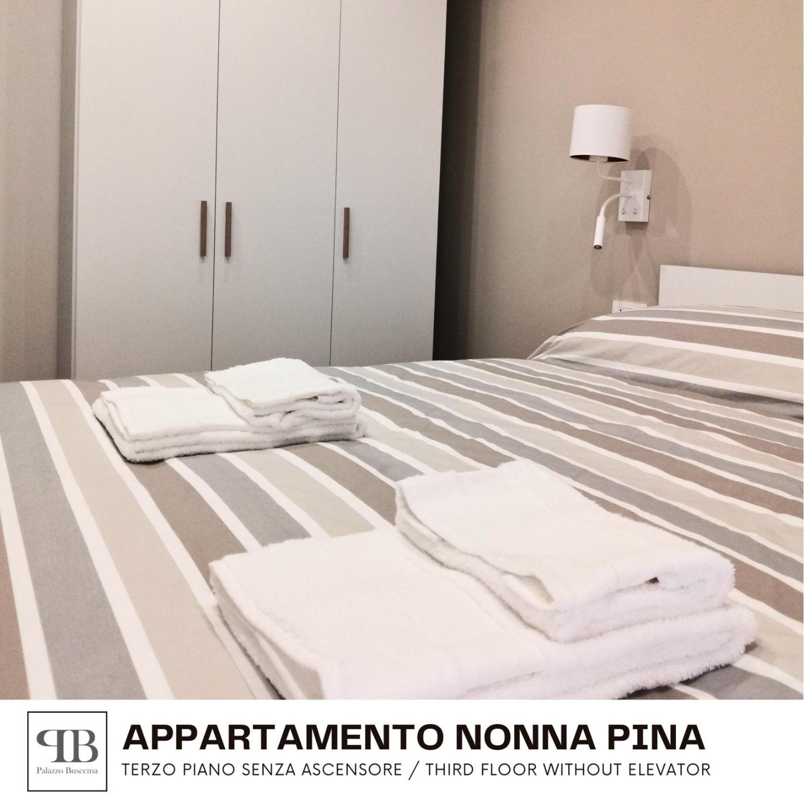 Palazzo Buscema - Appartamenti & Residence Crotone Extérieur photo